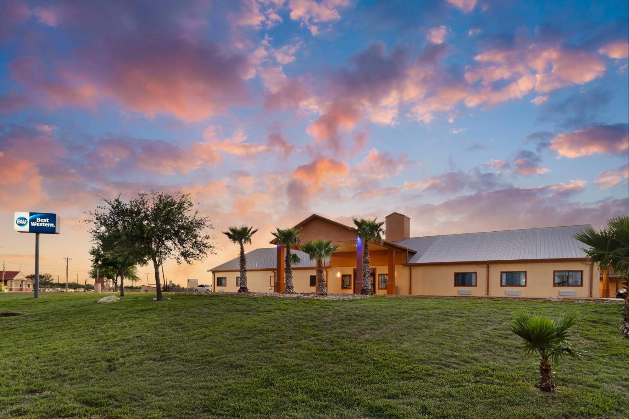 Best Western Hebbronville Inn Bagian luar foto